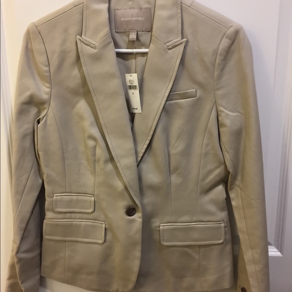 Banana Republic Jackets & Blazers - NWT Banana Republic blazer